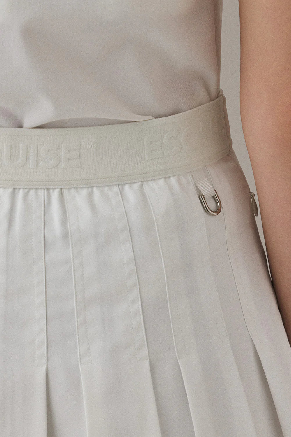 FLOWING PLEATS SKIRT