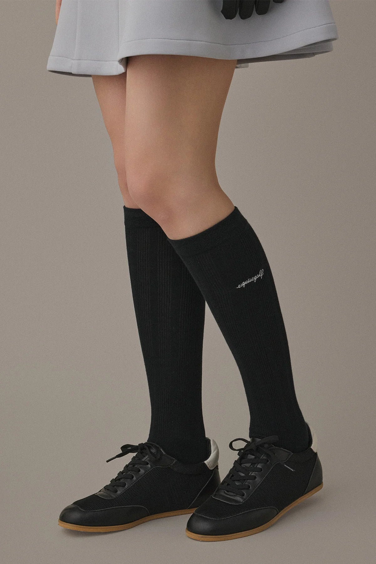RIBBED HIGH SOCKS