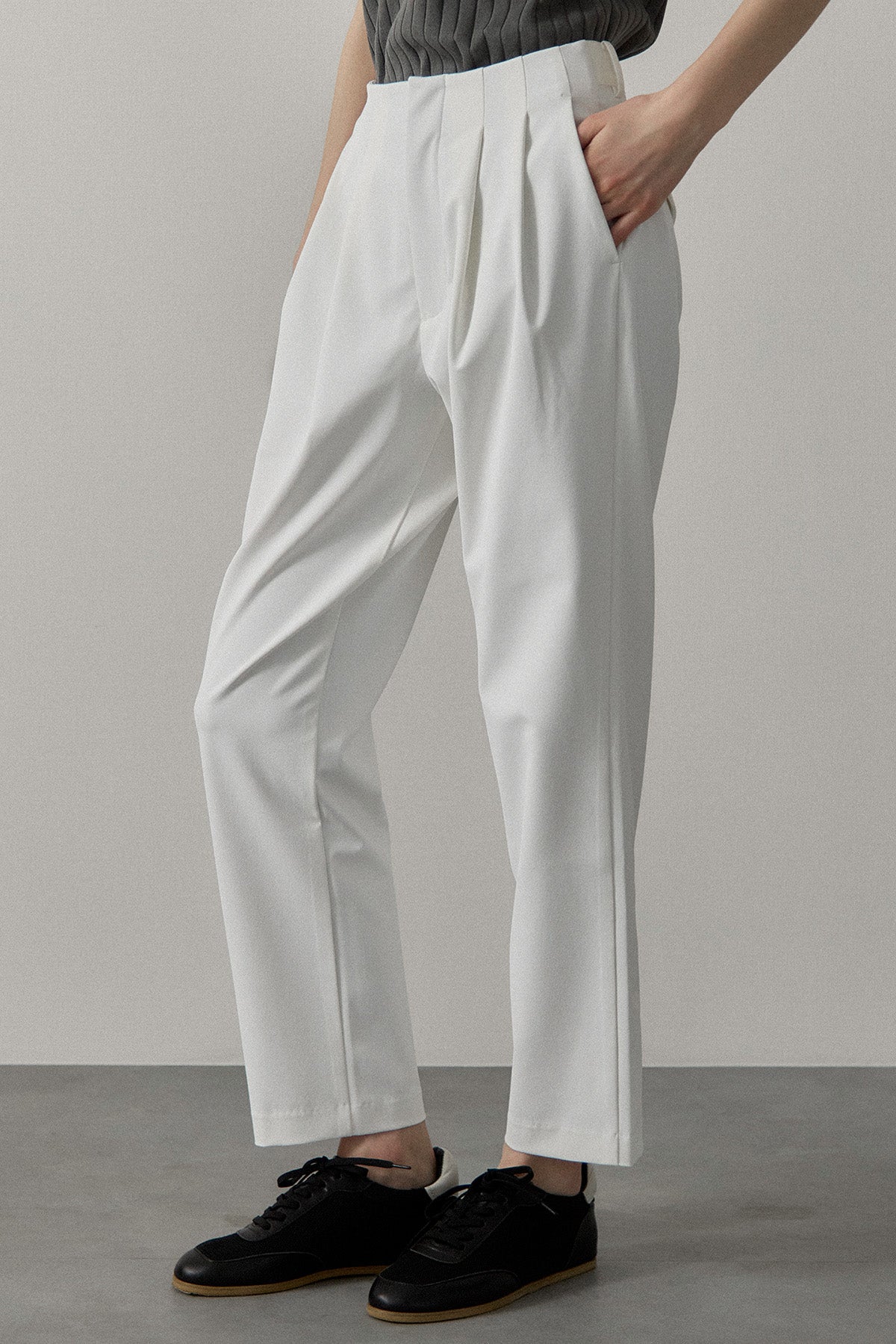 RELAXED DOUBLE PLEATS TROUSERS