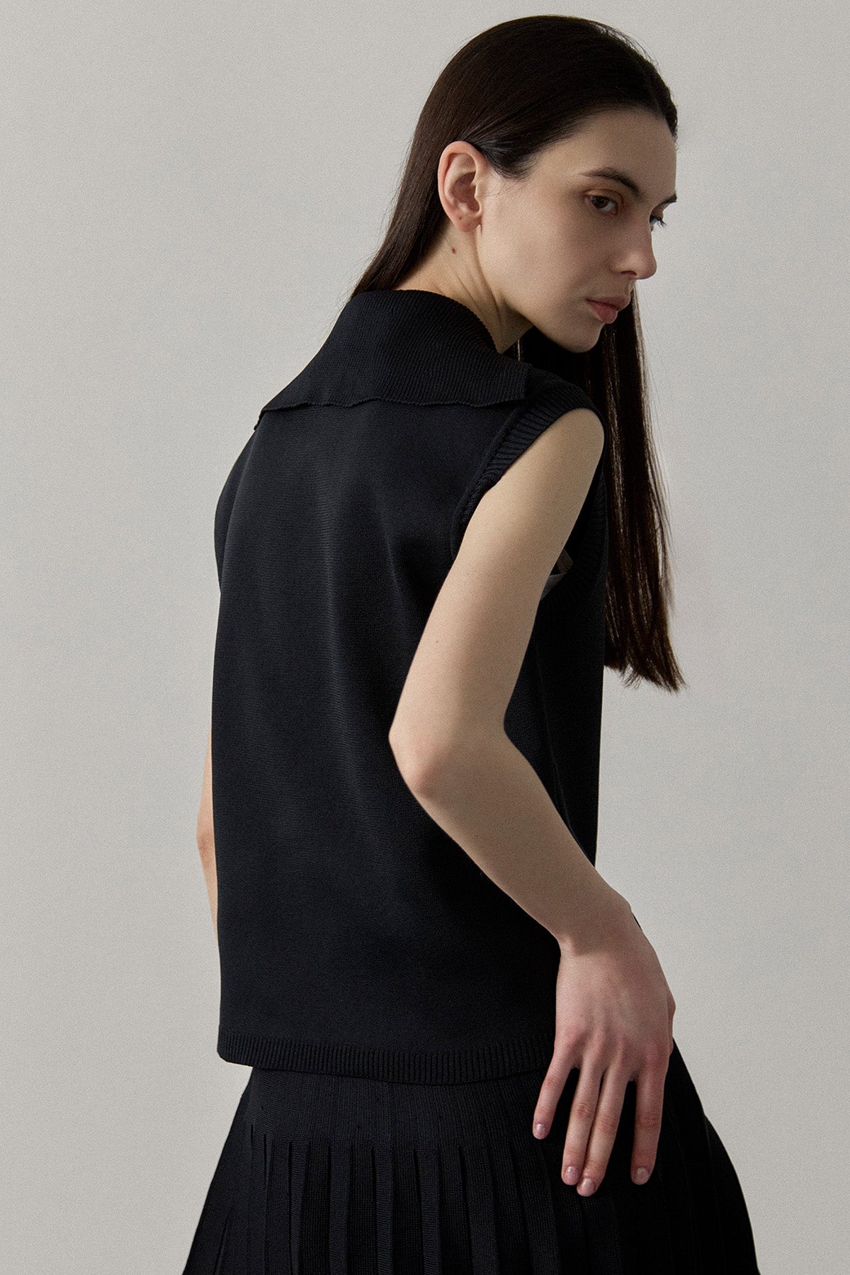 RECYCLED SMOOTH-KNIT VEST