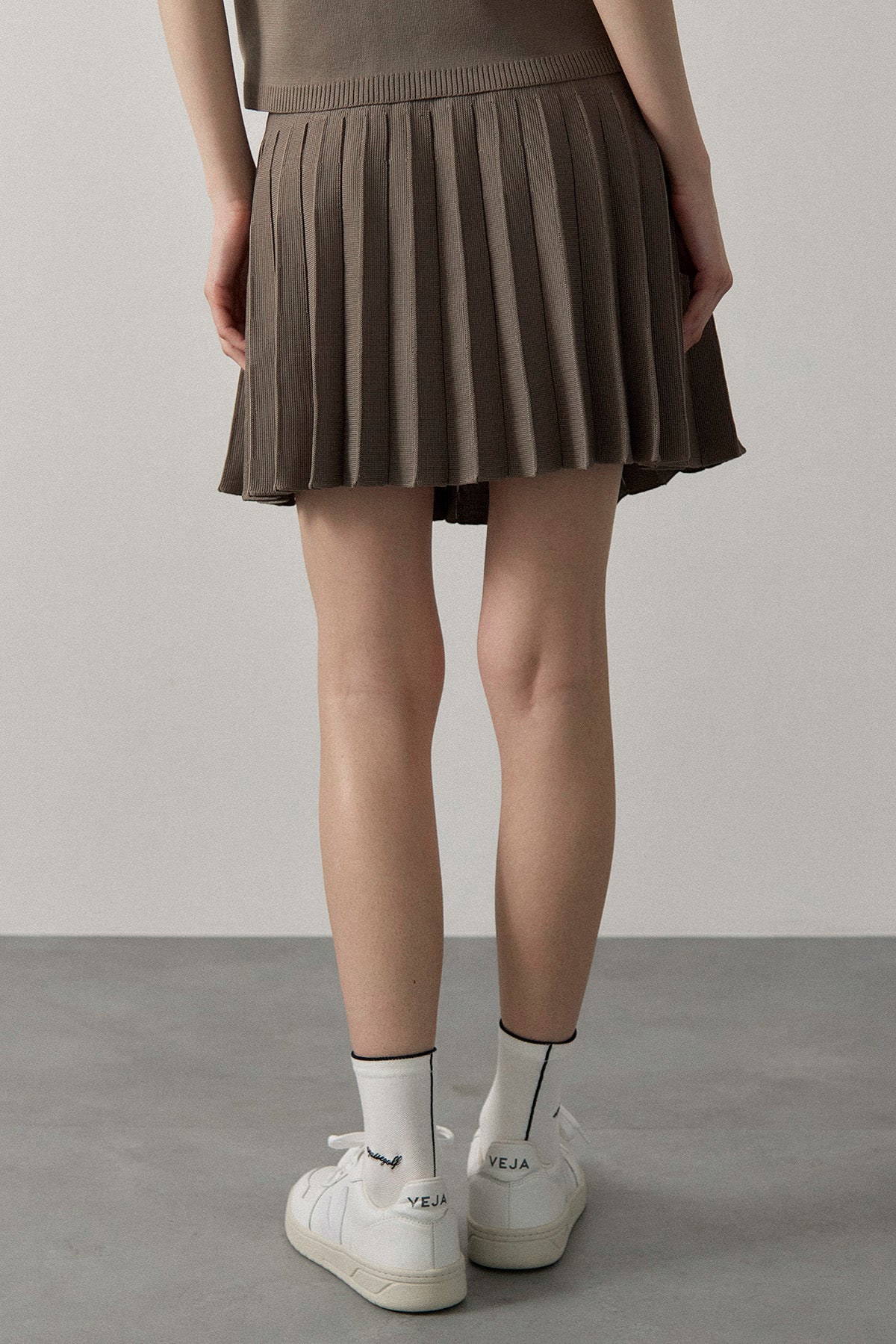 RECYCLED SMOOTH-KNIT PLEATS
