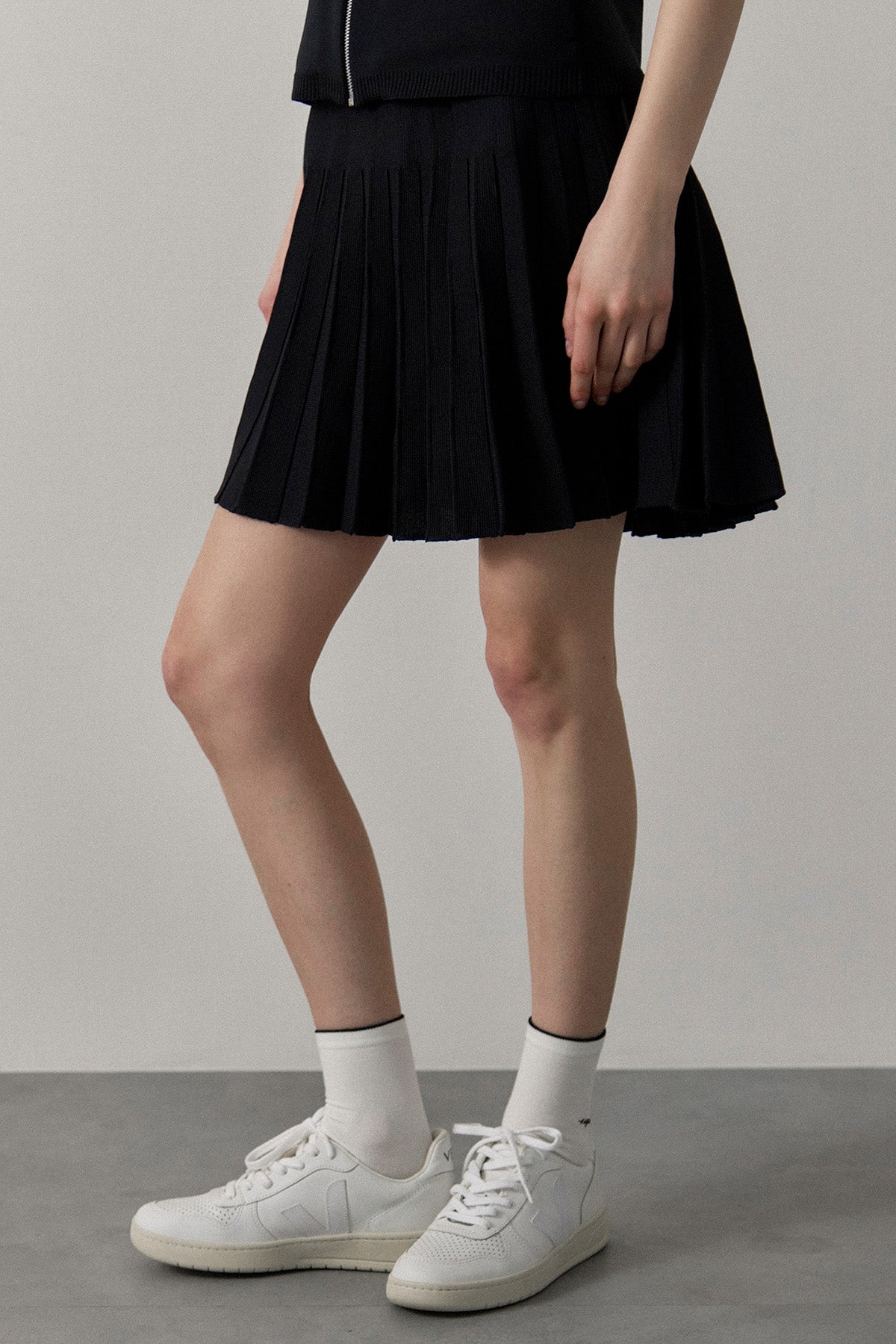 RECYCLED SMOOTH-KNIT PLEATS