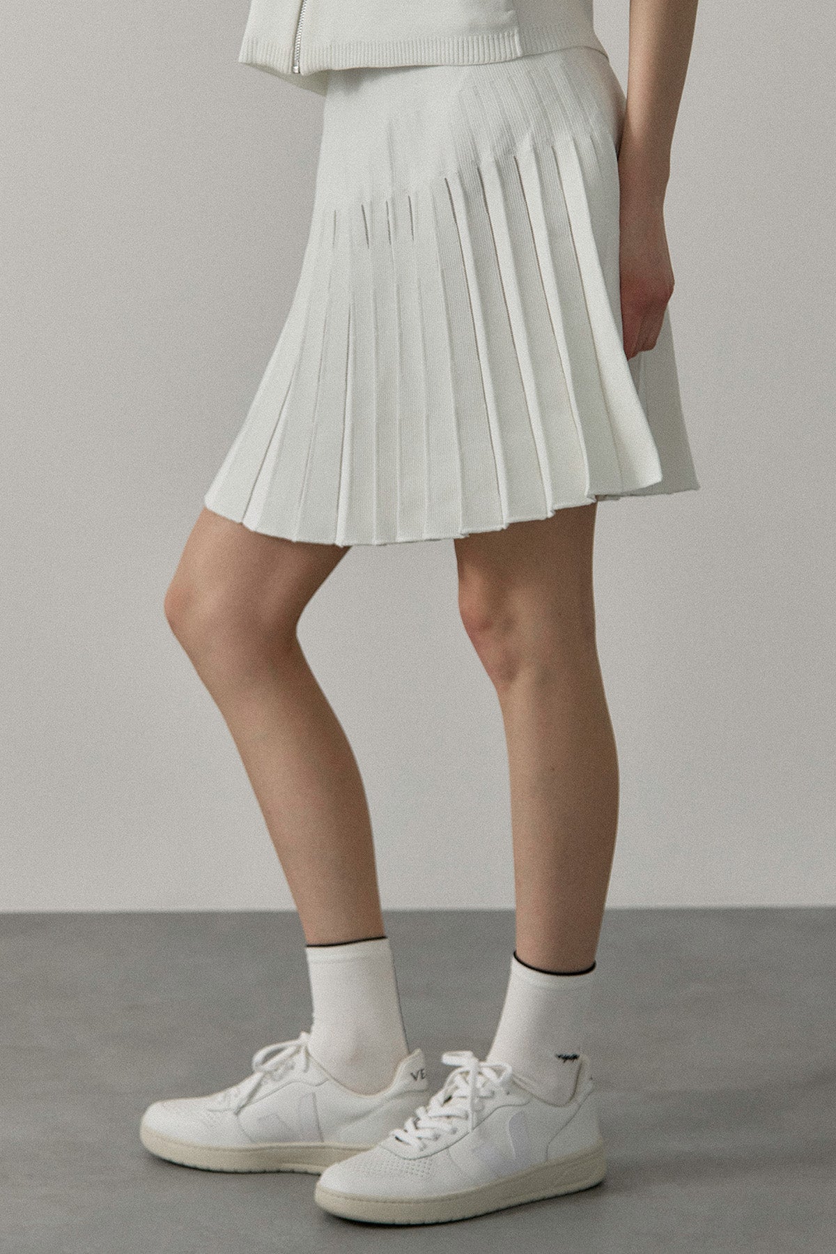 RECYCLED SMOOTH-KNIT PLEATS