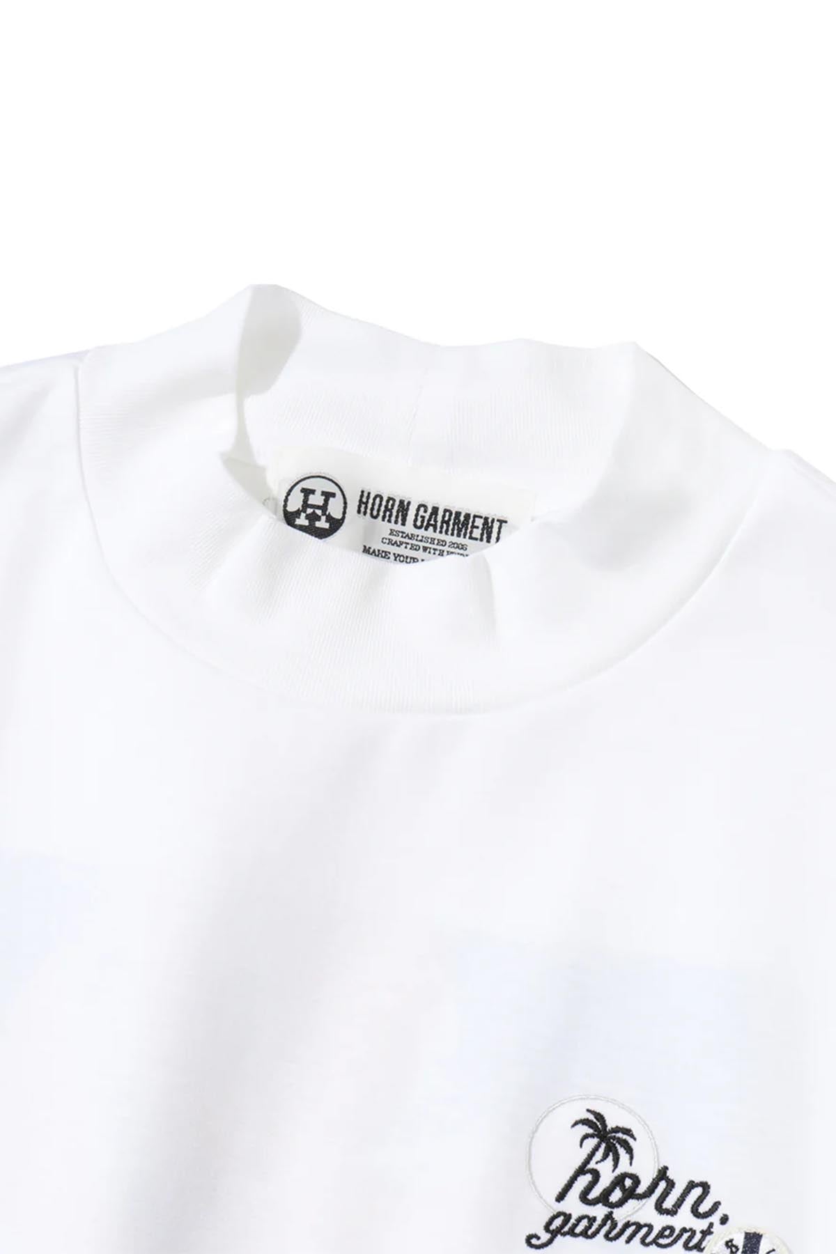 Retro Island Graphic Mock Tee