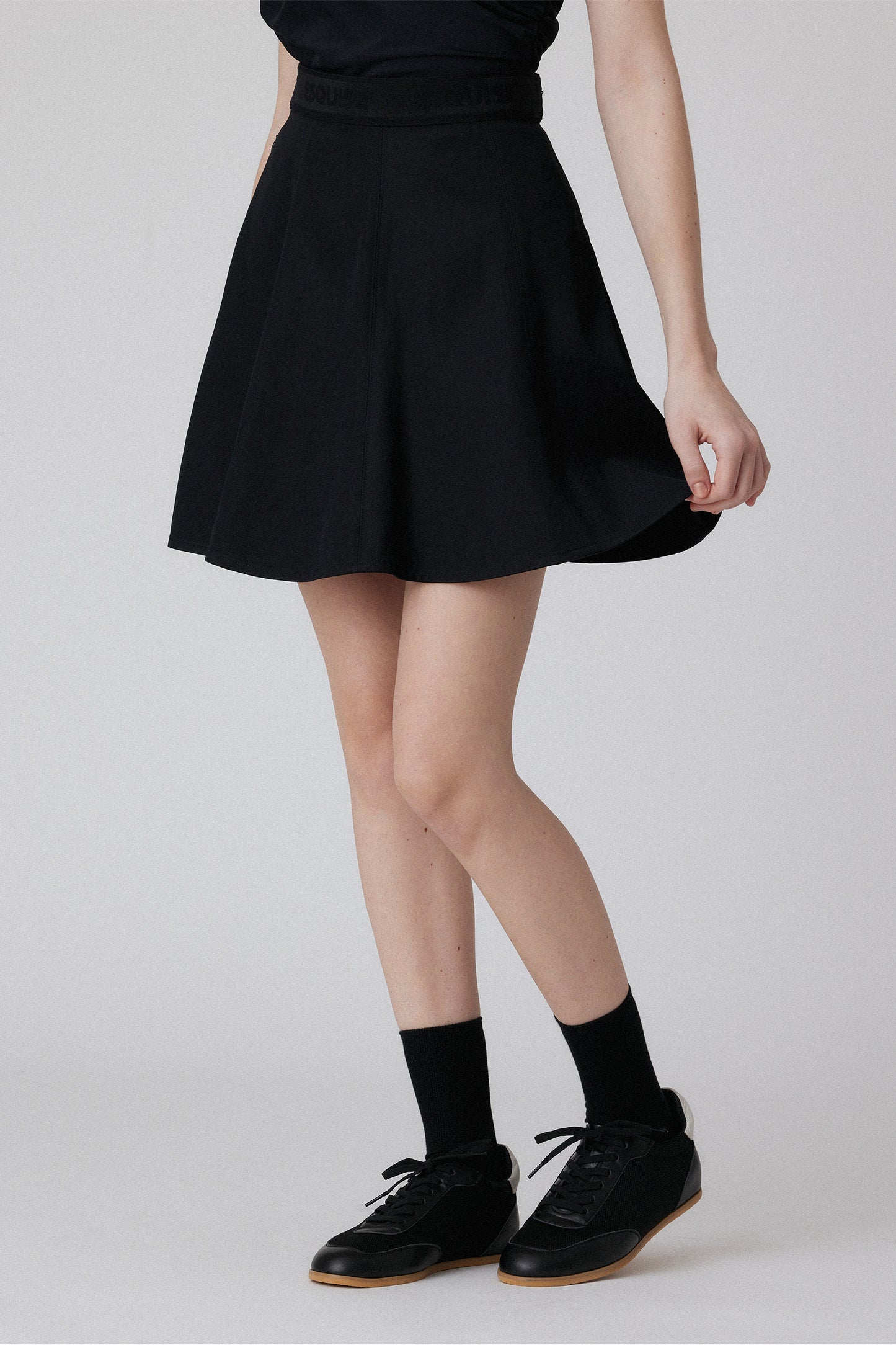 MINIMAL FLARE SKIRT