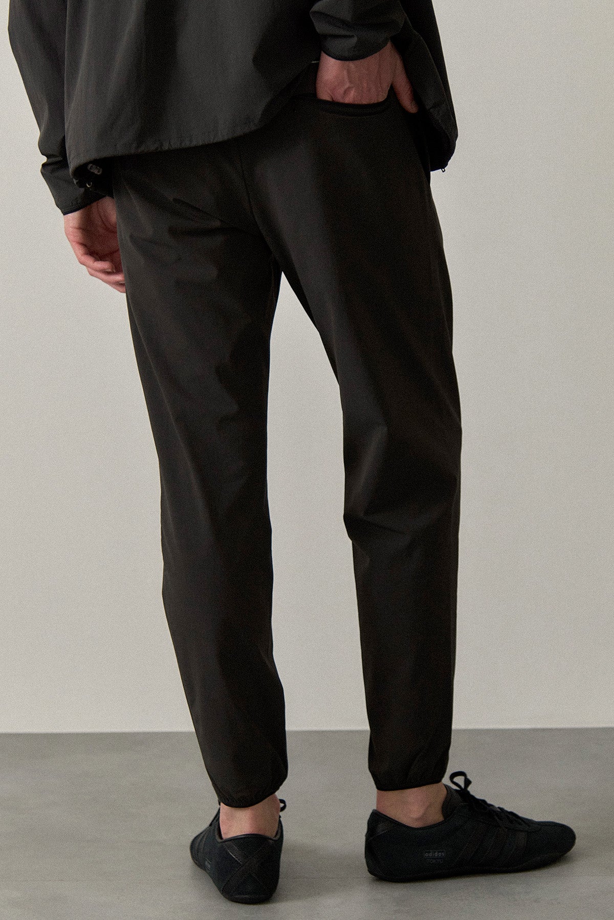 LIGHTFORM SLIM JOGGERS