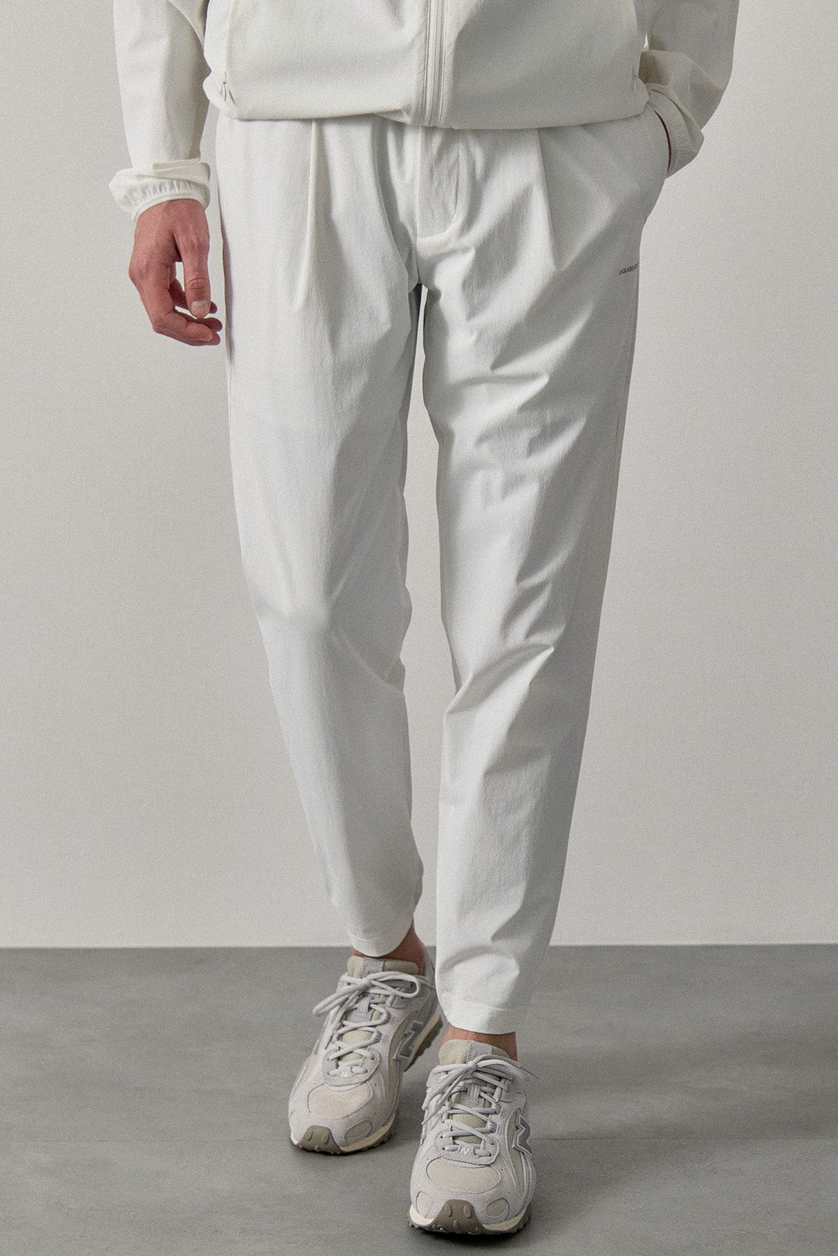 LIGHTFORM SLIM JOGGERS